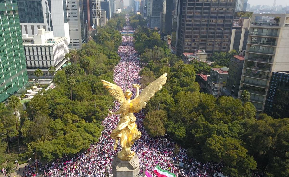 Oposición marcha en México contra la iniciativa de reforma electoral del presidente López Obrador