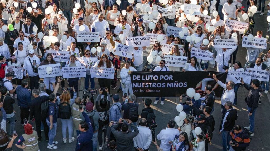 Indignación social en Sinaloa por el asesinato de una familia.