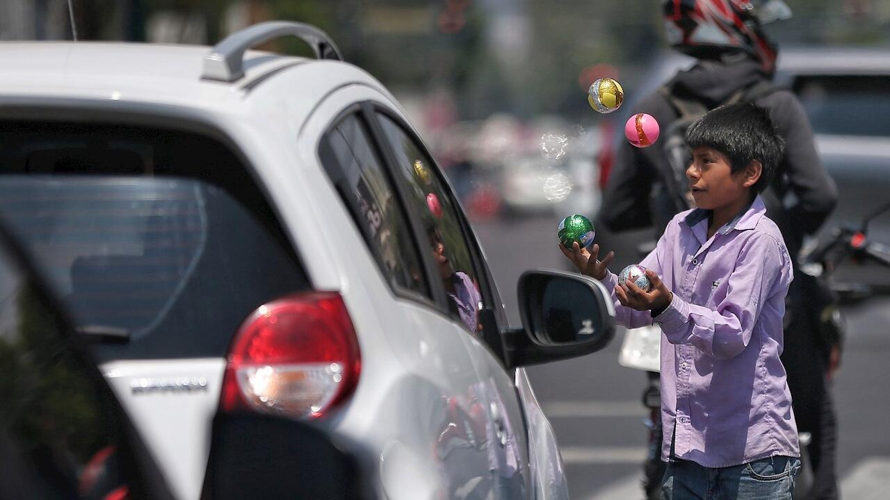 Niños trabajando en la calle 