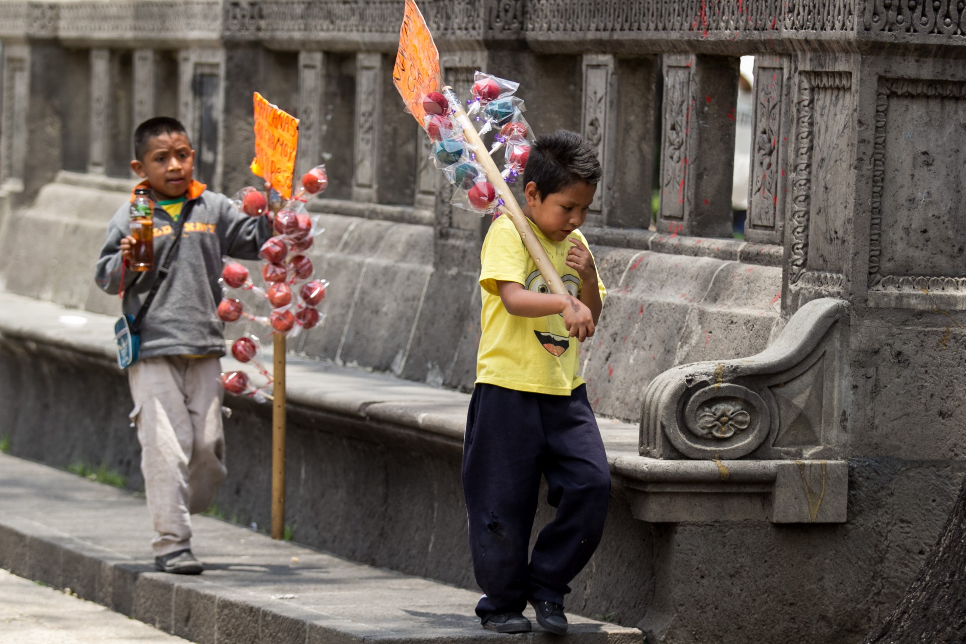 El trabajo infantil perpetúa la pobreza y limita el futuro de los niños.