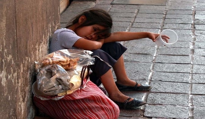 "En muchas calles de nuestra ciudad hay grupos de infancias que piden dinero, limpian vidrios, venden dulces"...